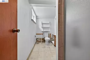 9012 Burr St, Oakland, CA 94605 - Photo 25