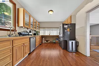 9012 Burr St, Oakland, CA 94605 - Photo 19