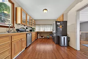 9012 Burr St, Oakland, CA 94605 - Photo 19