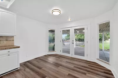 3015 Point Pleasant Rd, Elk Grove, CA 95757 - Photo 11
