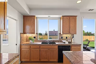 1285 Mokelumne Dr, Antioch, CA 94531 - Photo 9