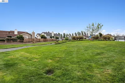 1129 Clarke Ln, Alameda, CA 94502 - Photo 33