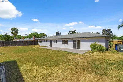 4874 Clinton, Fresno, CA 93703 - Photo 27