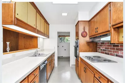 558 Lakewood Cir, Walnut Creek, CA 94598 - Photo 13