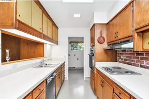 558 Lakewood Cir, Walnut Creek, CA 94598 - Photo 13