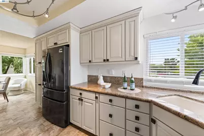 137 Parfait Ln, Alameda, CA 94502 - Photo 23