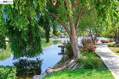 137 Parfait Ln, Alameda, CA 94502 - Photo 33