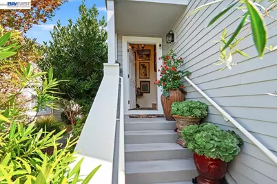 137 Parfait Ln, Alameda, CA 94502 - Photo 5