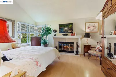 137 Parfait Ln, Alameda, CA 94502 - Photo 15