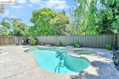 150 Trenton Cir, Pleasanton, CA 94566 - Photo 3