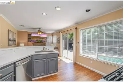 150 Trenton Cir, Pleasanton, CA 94566 - Photo 13