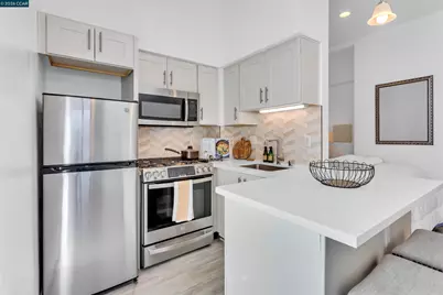 410 Webster St #5, Oakland, CA 94607 - Photo 5