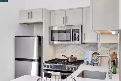 410 Webster St #5, Oakland, CA 94607 - Photo 5