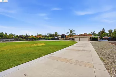 11378 Mountain View Rd, Tracy, CA 95376 - Photo 7