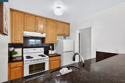 2005 Pleasant Valley Ave #103, Oakland, CA 94611 - Photo 19