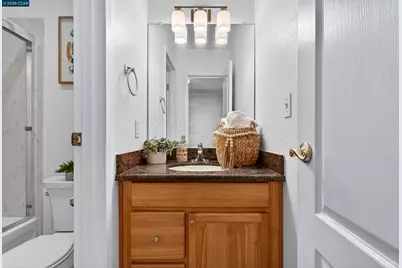 2005 Pleasant Valley Ave #103, Oakland, CA 94611 - Photo 31