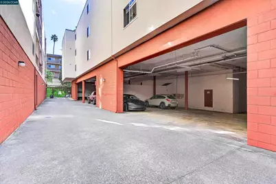 2005 Pleasant Valley Ave #103, Oakland, CA 94611 - Photo 41