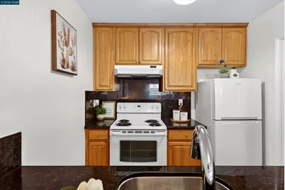2005 Pleasant Valley Ave #103, Oakland, CA 94611 - Photo 17