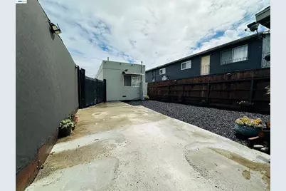 1249 88th Ave, Oakland, CA 94621 - Photo 13