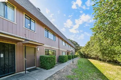 61 Parkview Ter, San Pablo, CA 94806 - Photo 3