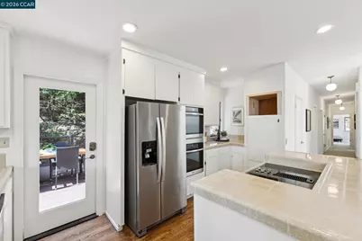 39 Saint Stephens Dr, Orinda, CA 94563 - Photo 13