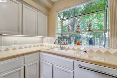 15916 Bayberry Ln, San Lorenzo, CA 94580 - Photo 11