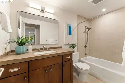 323 Monte Vista Ave #210, Oakland, CA 94611 - Photo 23