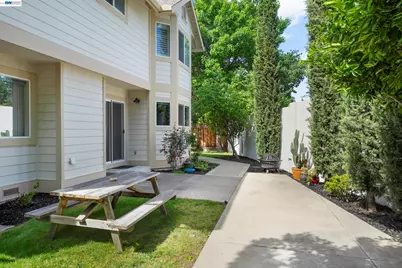 282 Del Valle Ct, Pleasanton, CA 94566 - Photo 25