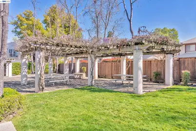 282 Del Valle Ct, Pleasanton, CA 94566 - Photo 33