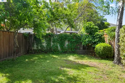 282 Del Valle Ct, Pleasanton, CA 94566 - Photo 27