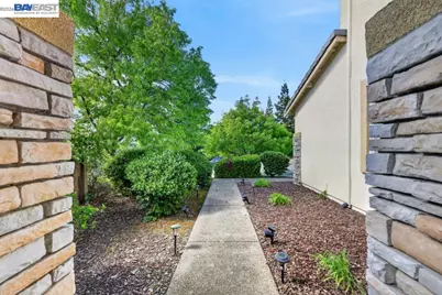 1857 Greenlaw Way, Folsom, CA 95630 - Photo 5