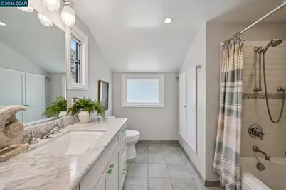 5700 Chelton, Oakland, CA 94611 - Photo 19