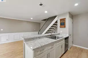 8185 Arroyo Dr, Pleasanton, CA 94588 - Photo 9