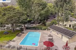 8185 Arroyo Dr, Pleasanton, CA 94588 - Photo 21