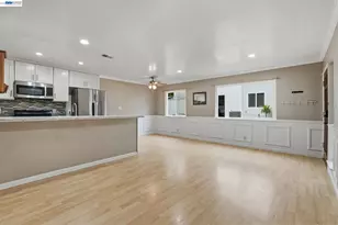 8185 Arroyo Dr, Pleasanton, CA 94588 - Photo 7