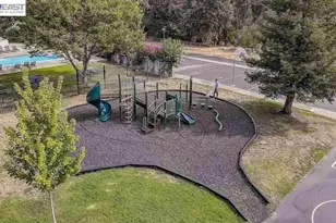 8185 Arroyo Dr, Pleasanton, CA 94588 - Photo 23