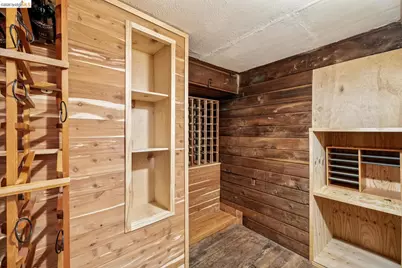 7406 Circle Hill Dr, Oakland, CA 94605 - Photo 25