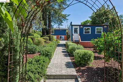 7406 Circle Hill Dr, Oakland, CA 94605 - Photo 33