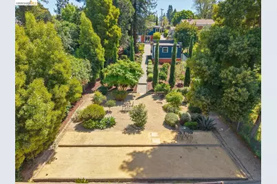 7406 Circle Hill Dr, Oakland, CA 94605 - Photo 43