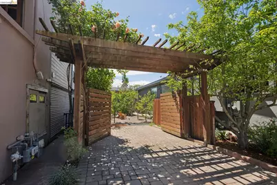 325 49th St, Oakland, CA 94609 - Photo 47