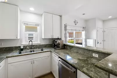 742 Cottage Ct, Mountain View, CA 94043 - Photo 17