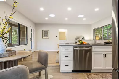 6211 Valley View Rd, Oakland, CA 94611 - Photo 11