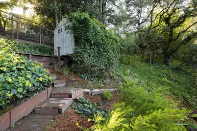 6211 Valley View Rd, Oakland, CA 94611 - Photo 31