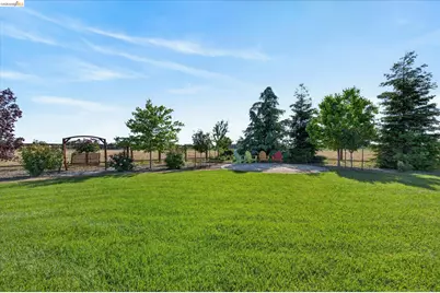 2151 Bartels Dr, Brentwood, CA 94548 - Photo 43