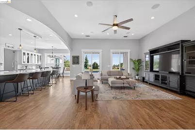 2151 Bartels Dr, Brentwood, CA 94548 - Photo 9