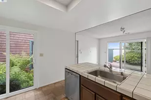 202 Baywood Rd, Alameda, CA 94502 - Photo 15