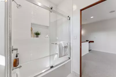 13454 Campus Dr, Oakland, CA 94619 - Photo 57