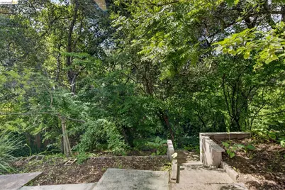 6301 Hillmont Drive, Oakland, CA 94605 - Photo 25