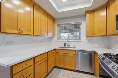 32252 Valiant Way, Union City, CA 94587 - Photo 17