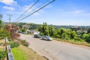 8019 Sterling Dr, Oakland, CA 94605 - Photo 9